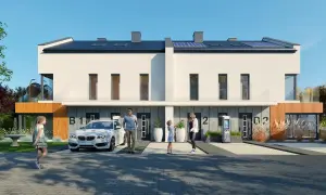 Rodzina przed nowoczesnym domem z ładowarką do auta elektrycznego. Jak sprawdzić dewelopera? Sprawdź opinie i realizacje.
